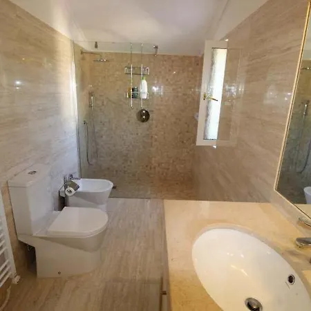 Sleeps 6 With Pool Air Con And Wifi 别墅 *