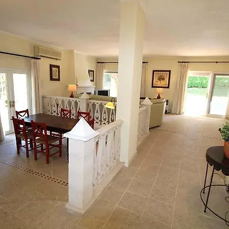 Sleeps 6 With Pool Air Con And Wifi 韦尔都勒博