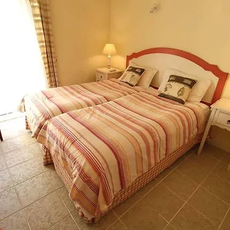 Sleeps 6 With Pool Air Con And Wifi 别墅